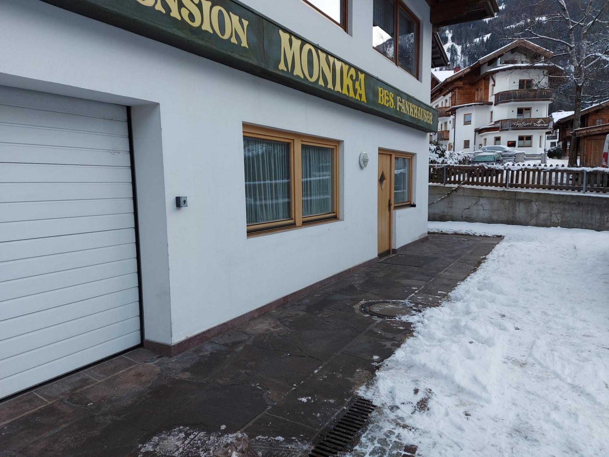Haus Monika Und Haus Claudia Hotel Mayrhofen Exterior photo